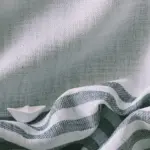 Hvad er forskellen på en enkelt og dobbelt gardinstang?